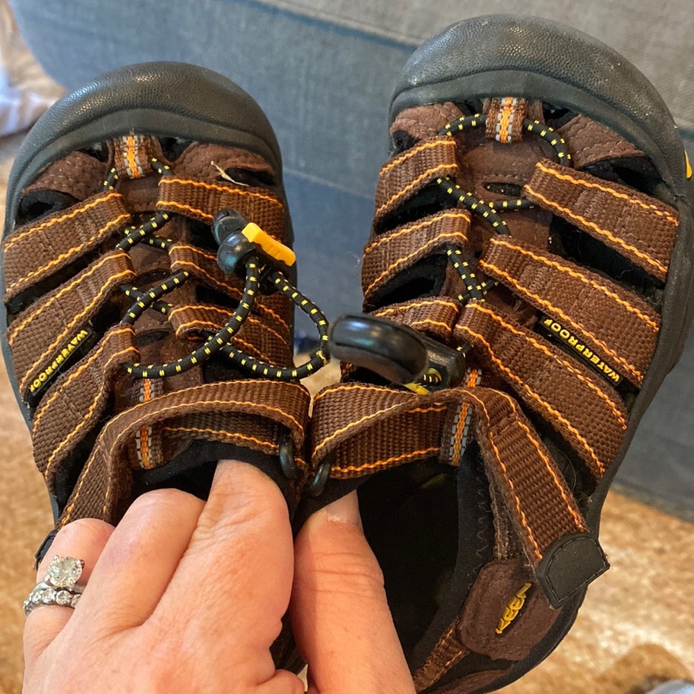 Boys Keens, barely worn.